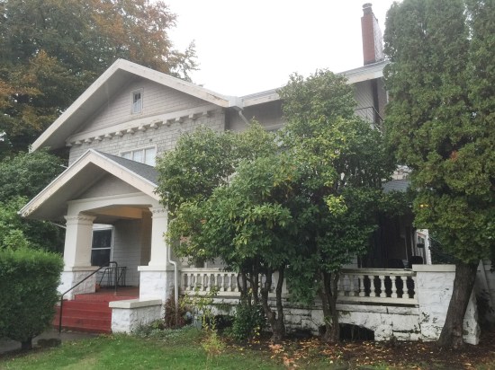 2445 SE Hawthorne Close