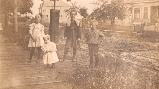 Mildred, Willard, Frances, Raymond in front of the house on NE 3rd.